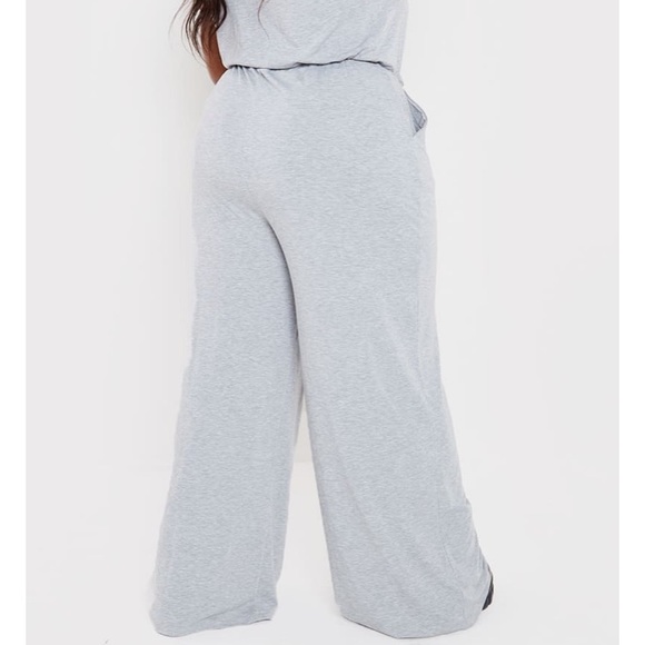 Very comfortable jumpsuits. - Picture 3 of 4